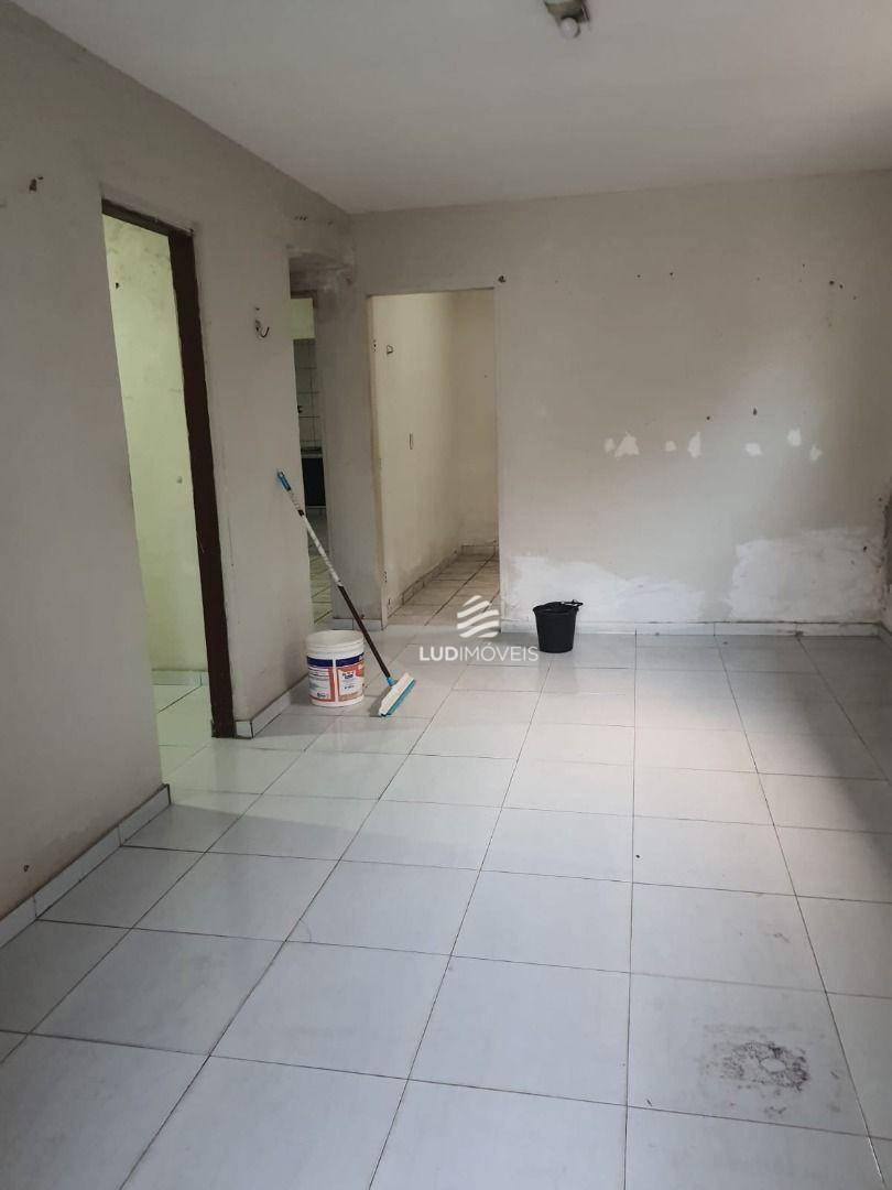 Casa à venda com 3 quartos, 90m² - Foto 10