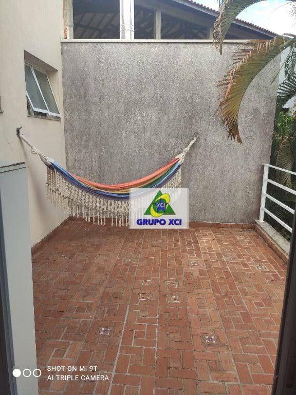 Casa à venda com 3 quartos, 220m² - Foto 2