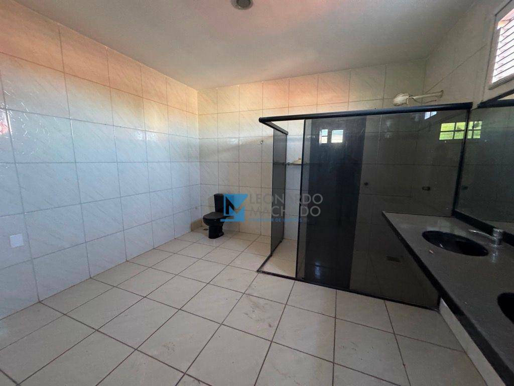 Casa à venda com 4 quartos, 250m² - Foto 2