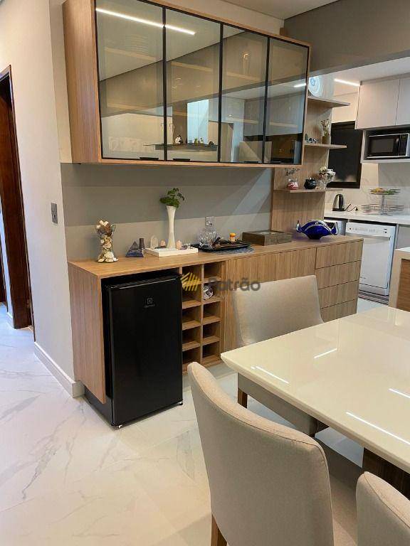 Apartamento à venda com 3 quartos, 107m² - Foto 4