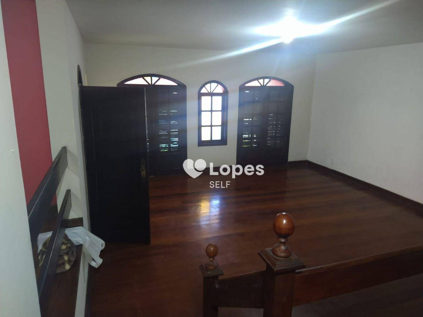 Casa à venda com 4 quartos, 206m² - Foto 5