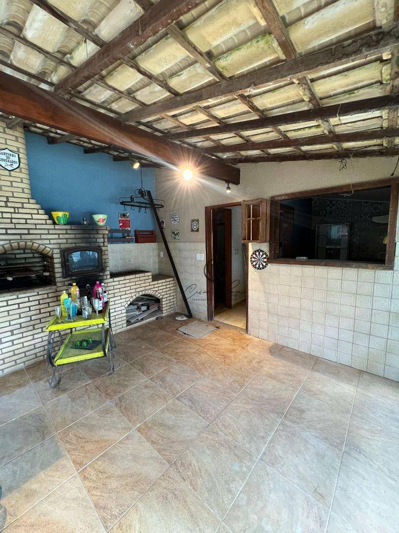Casa para alugar com 4 quartos, 289m² - Foto 8