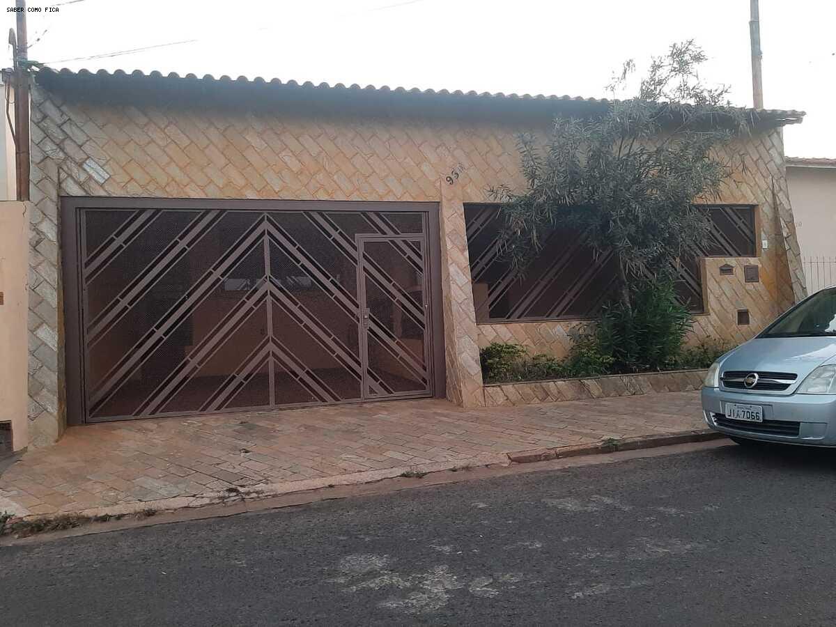 Casa à venda com 3 quartos, 382m² - Foto 3