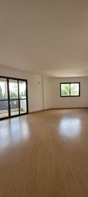 Apartamento à venda com 3 quartos, 137m² - Foto 3