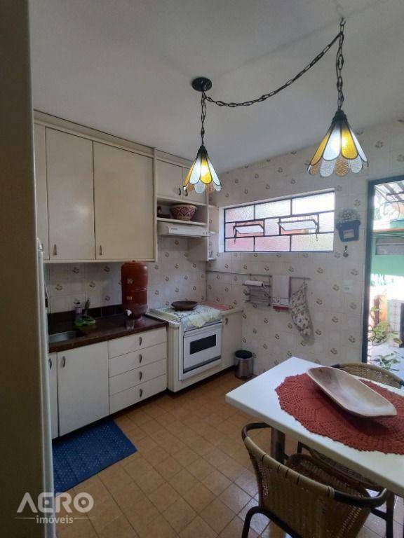 Casa à venda com 3 quartos, 116m² - Foto 8