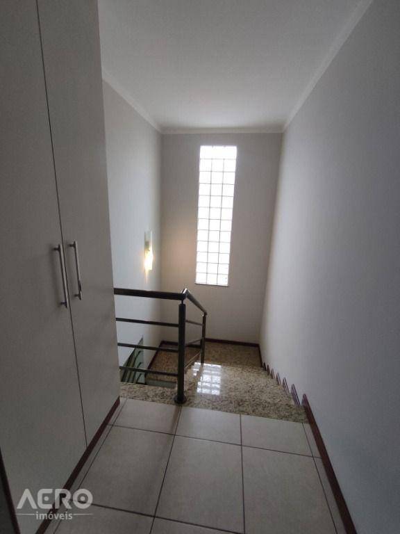 Casa de Condomínio para alugar com 3 quartos, 255m² - Foto 7