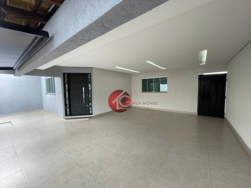 Casa à venda com 3 quartos, 225m² - Foto 1