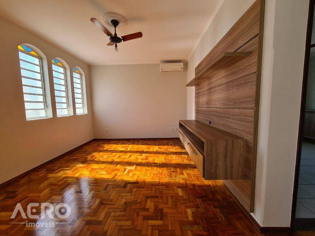 Casa à venda com 3 quartos, 145m² - Foto 1