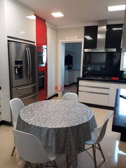 Apartamento à venda com 3 quartos, 218m² - Foto 10