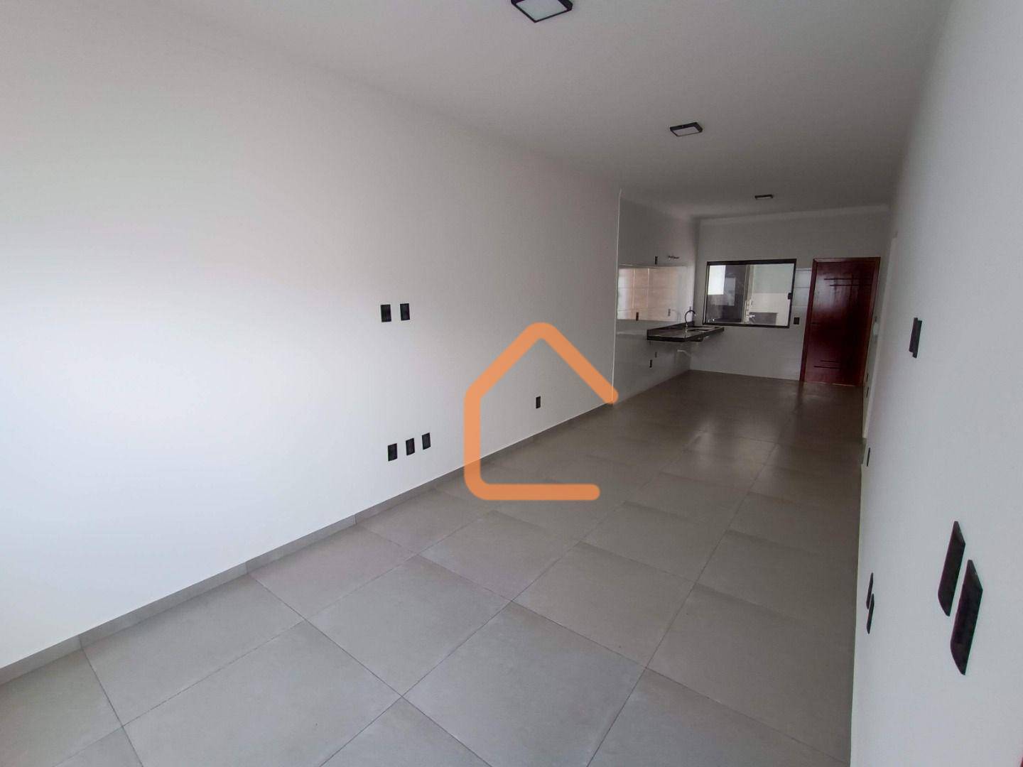 Casa à venda com 3 quartos, 105m² - Foto 2