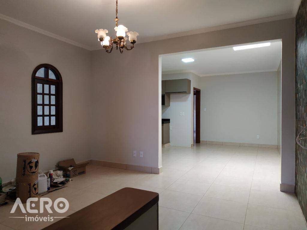 Casa à venda com 3 quartos, 180m² - Foto 3