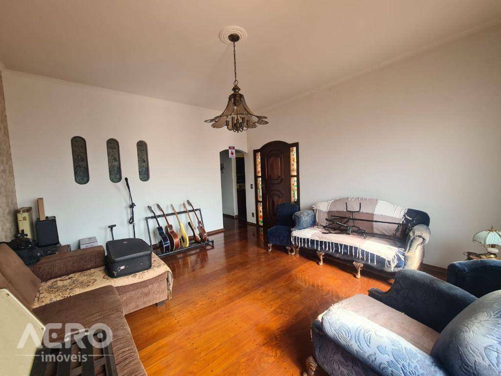 Casa à venda com 3 quartos, 246m² - Foto 6