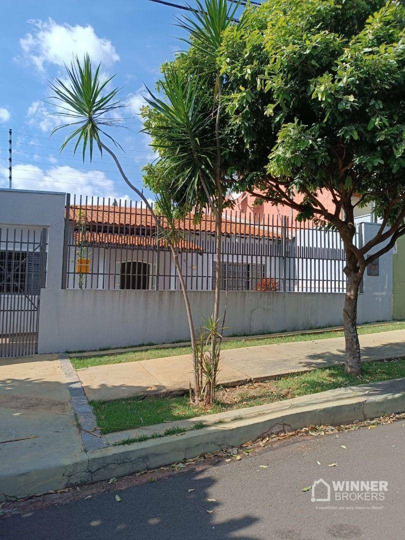 Casa à venda com 3 quartos, 270m² - Foto 2