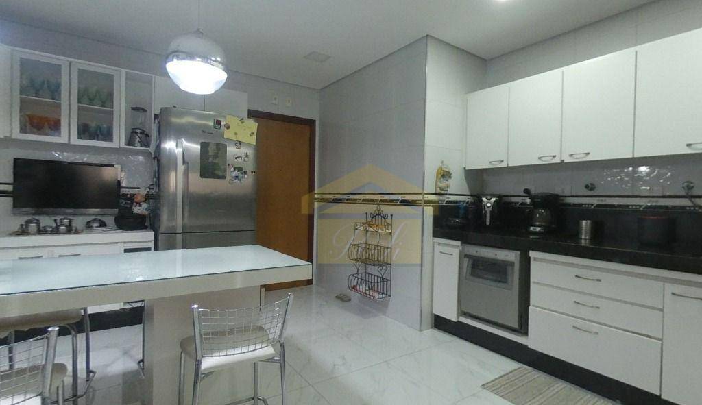 Apartamento à venda com 3 quartos, 158m² - Foto 17