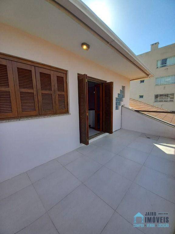 Casa à venda com 3 quartos, 200m² - Foto 10