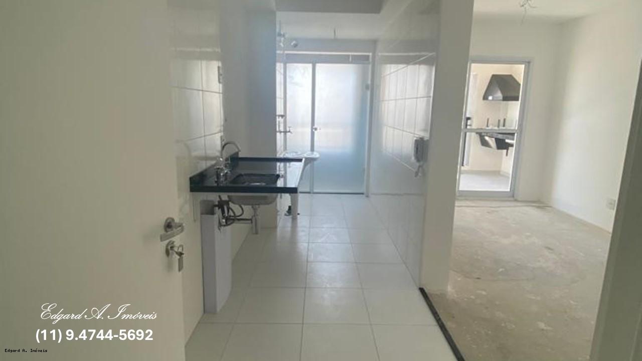 Apartamento à venda com 2 quartos, 67m² - Foto 2