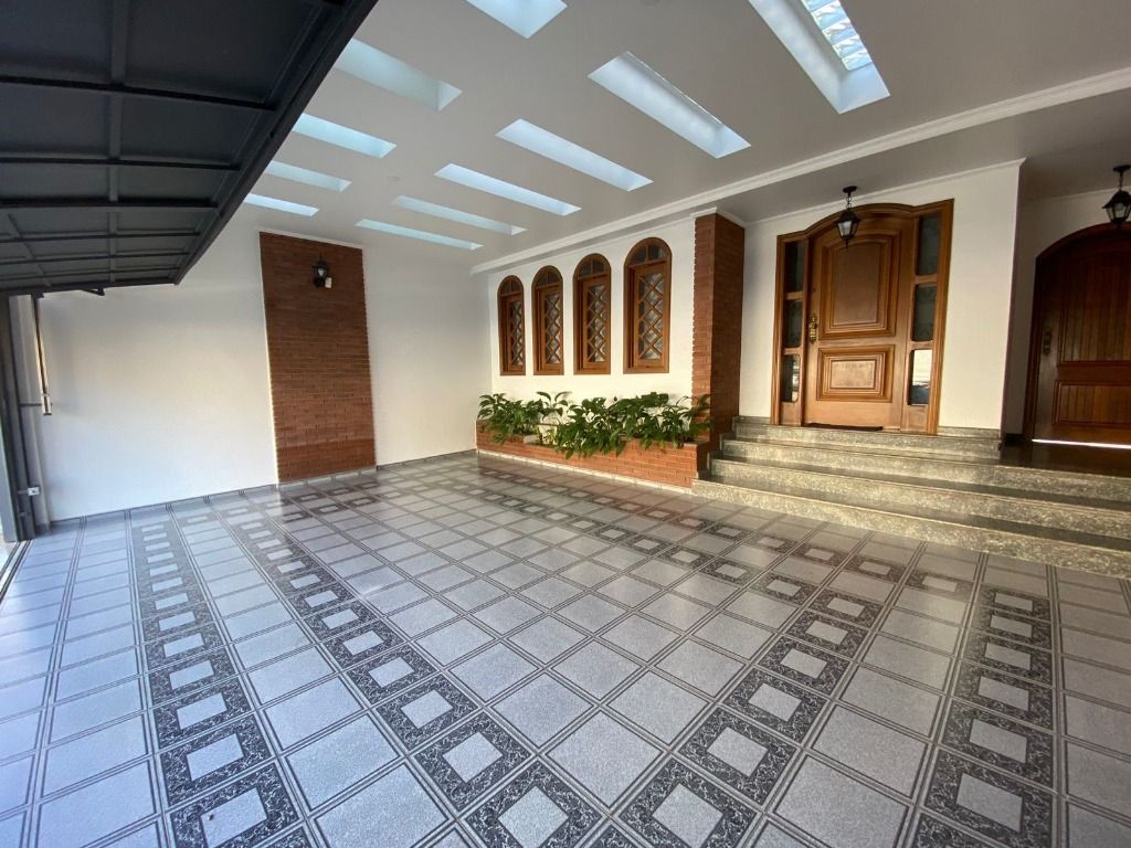 Casa à venda com 4 quartos, 260m² - Foto 1