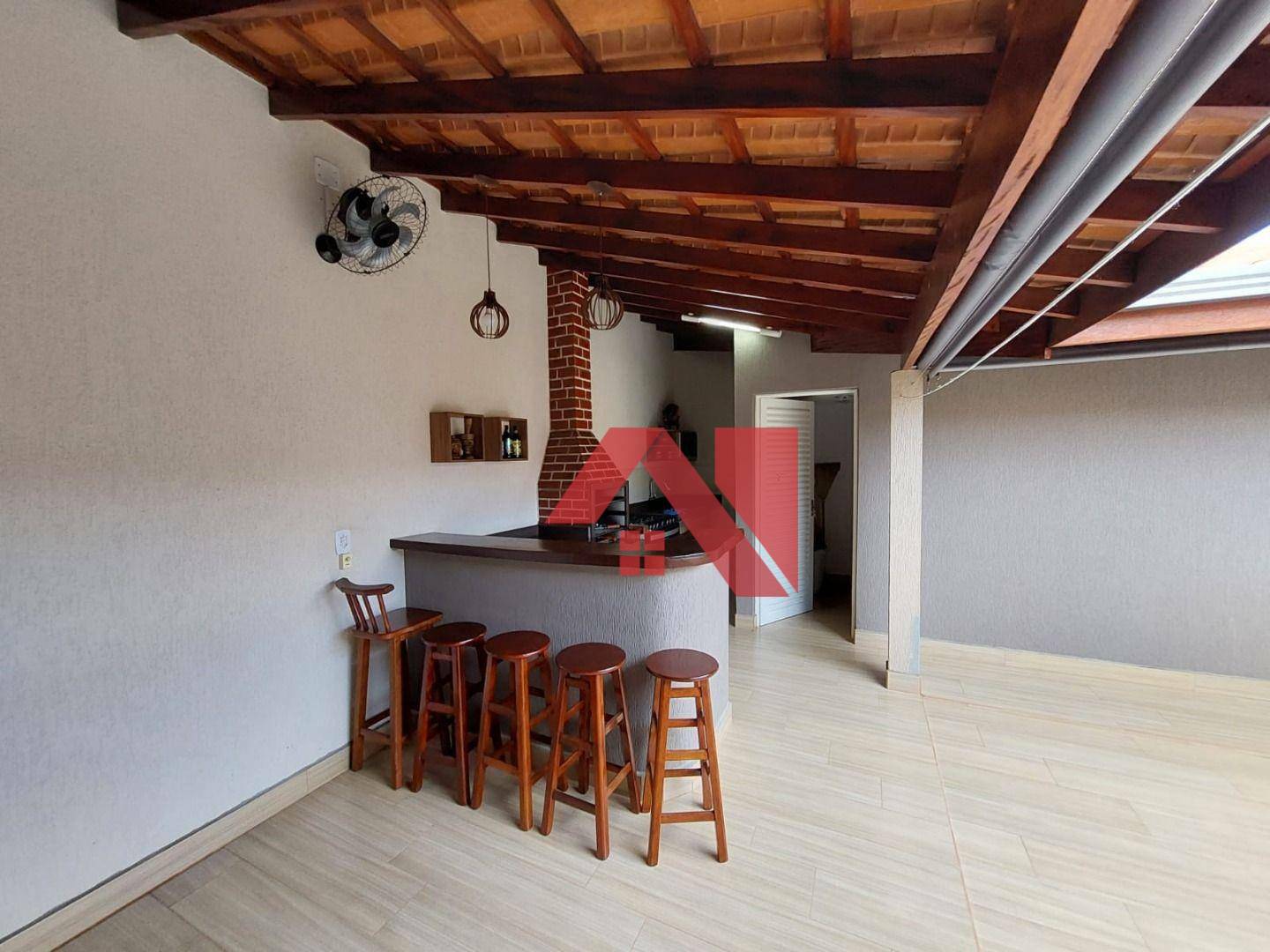 Casa à venda com 2 quartos, 150m² - Foto 1