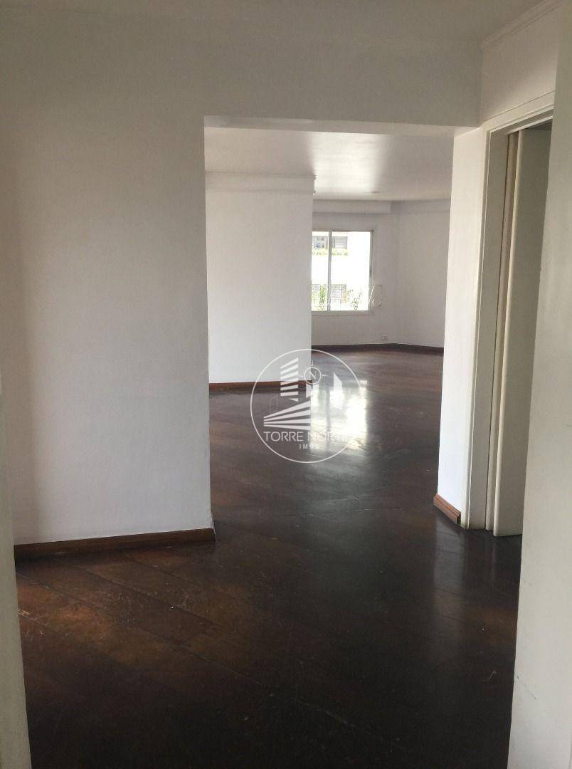 Apartamento para alugar com 3 quartos, 204m² - Foto 13