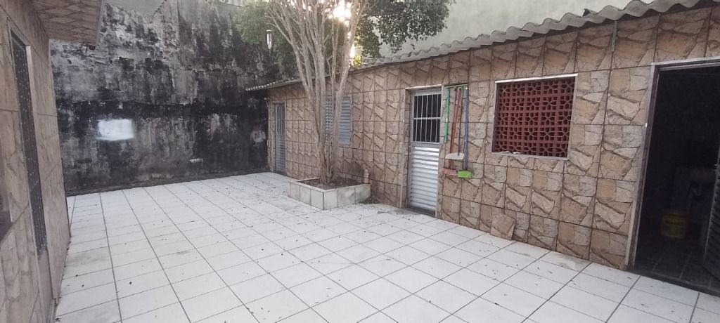 Casa à venda com 3 quartos, 379m² - Foto 3