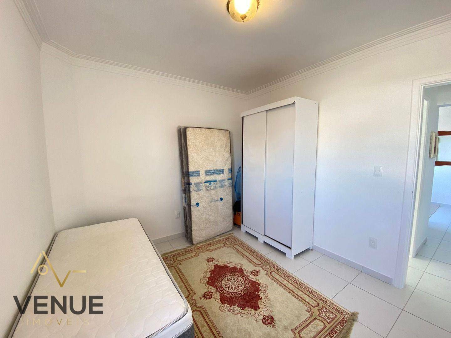 Apartamento à venda com 2 quartos, 70m² - Foto 4