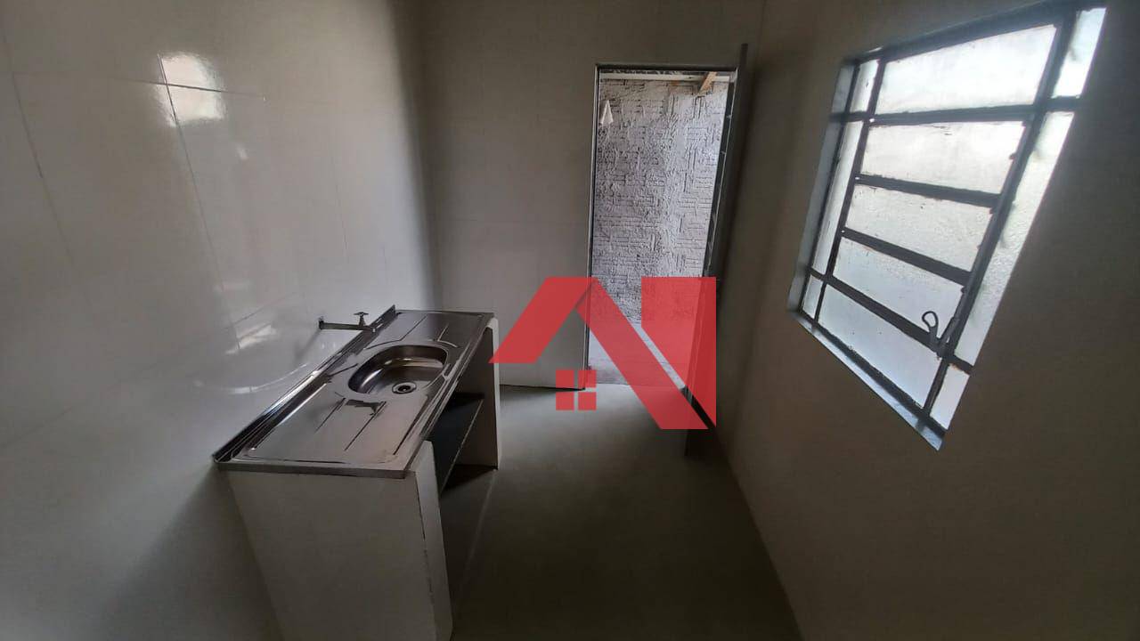 Casa para alugar com 2 quartos, 50m² - Foto 1