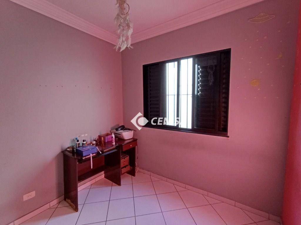 Casa à venda com 5 quartos, 210m² - Foto 17