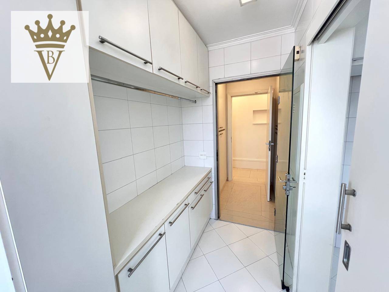 Apartamento para alugar com 3 quartos, 222m² - Foto 9