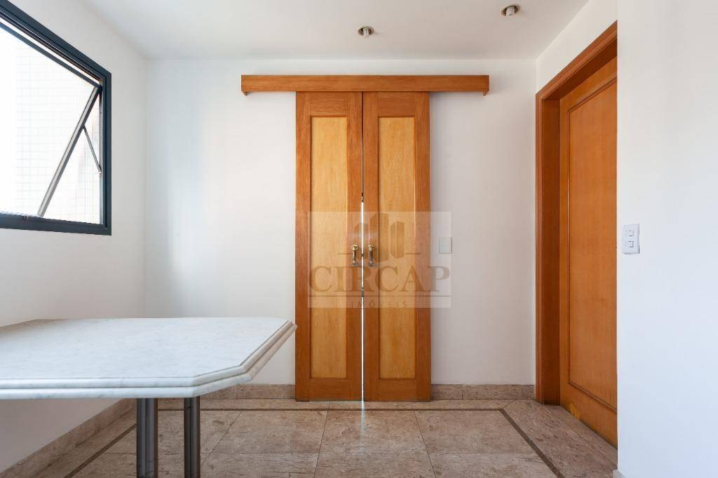 Apartamento à venda e aluguel com 4 quartos, 220m² - Foto 8