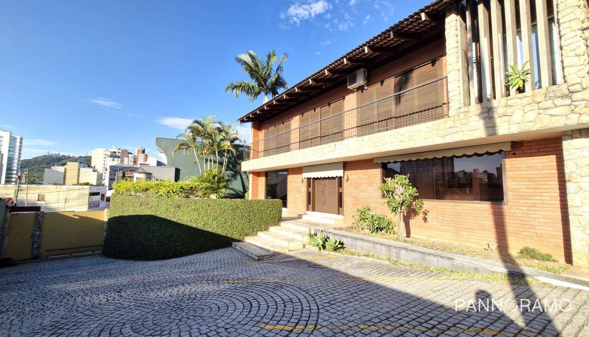 Casa para alugar com 5 quartos, 920m² - Foto 1