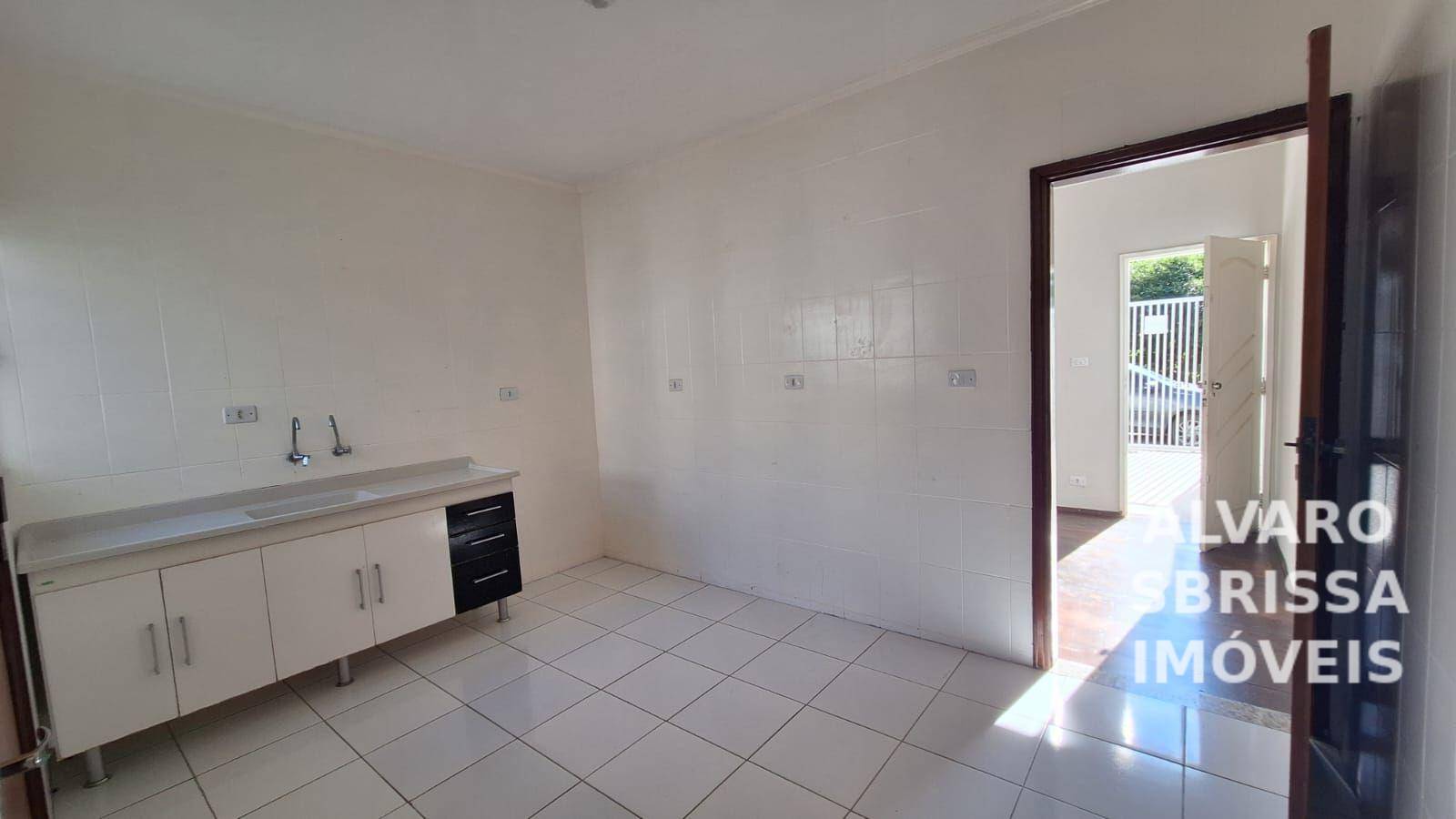 Casa para alugar com 3 quartos, 100m² - Foto 1