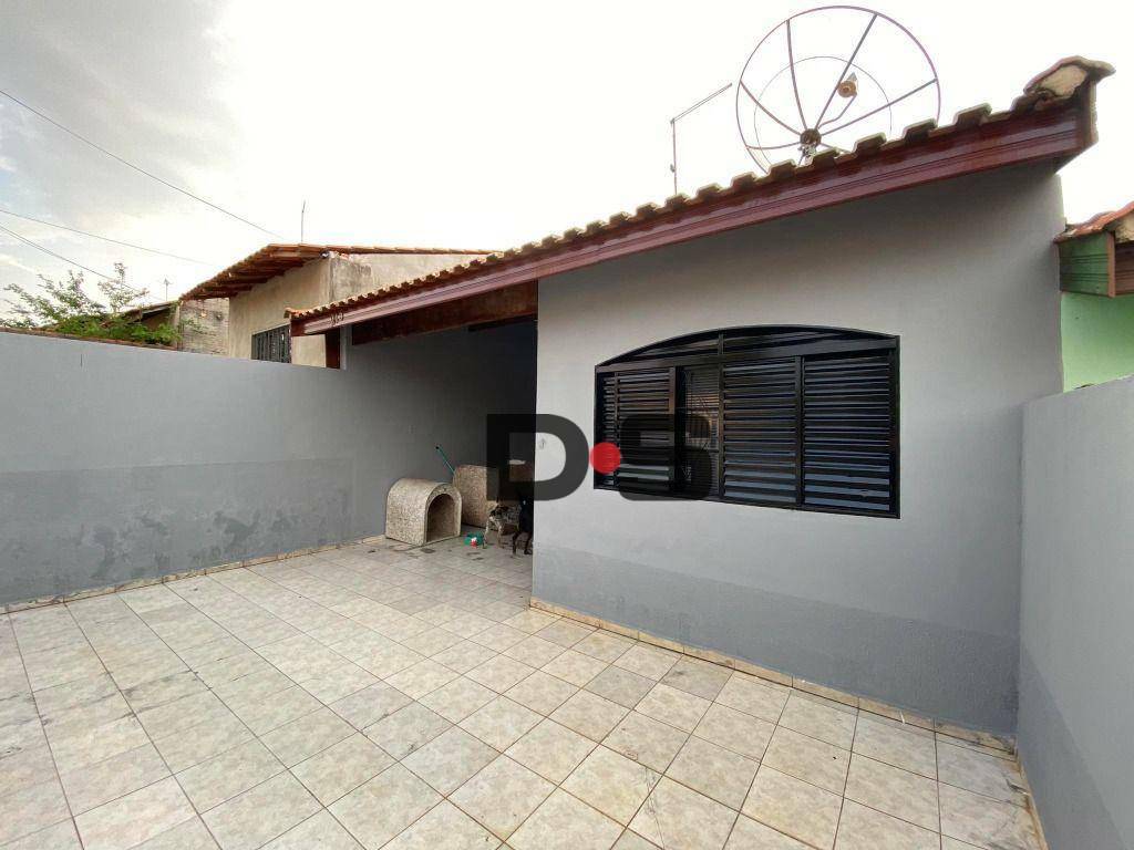 Casa à venda com 2 quartos, 75m² - Foto 1