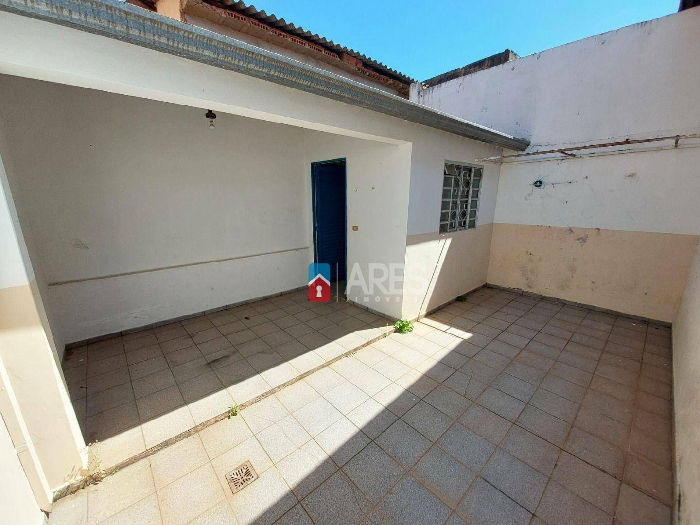 Casa para alugar com 2 quartos, 75m² - Foto 15