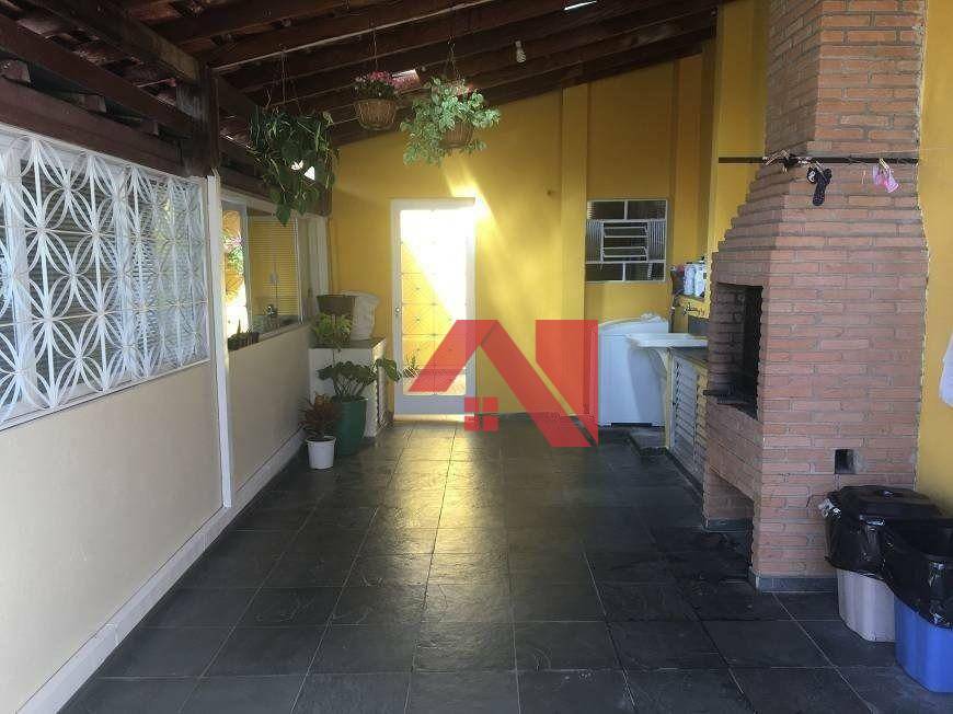 Casa à venda com 3 quartos, 235m² - Foto 9