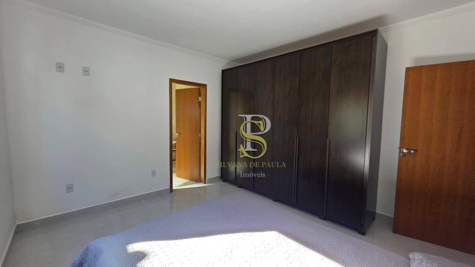 Casa à venda com 4 quartos, 250m² - Foto 13