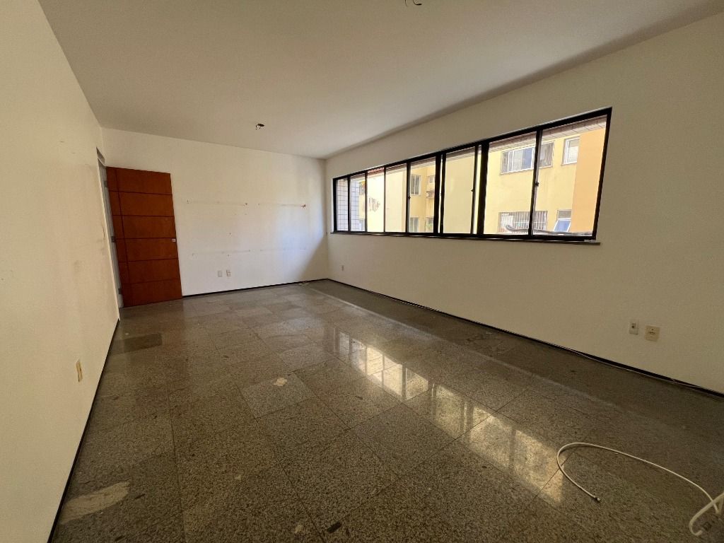 Apartamento à venda com 3 quartos, 100m² - Foto 3