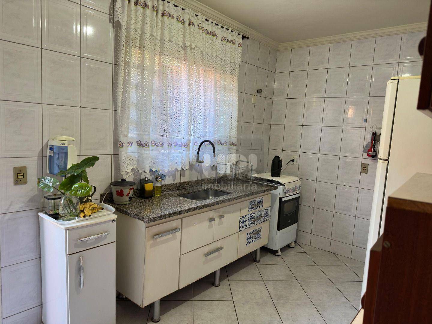 Casa à venda com 4 quartos, 187m² - Foto 2