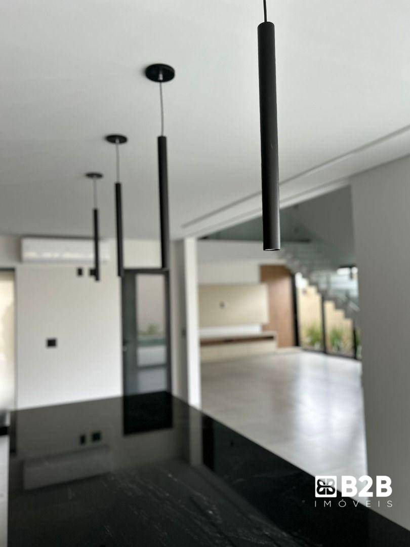 Casa de Condomínio à venda com 4 quartos, 231m² - Foto 2