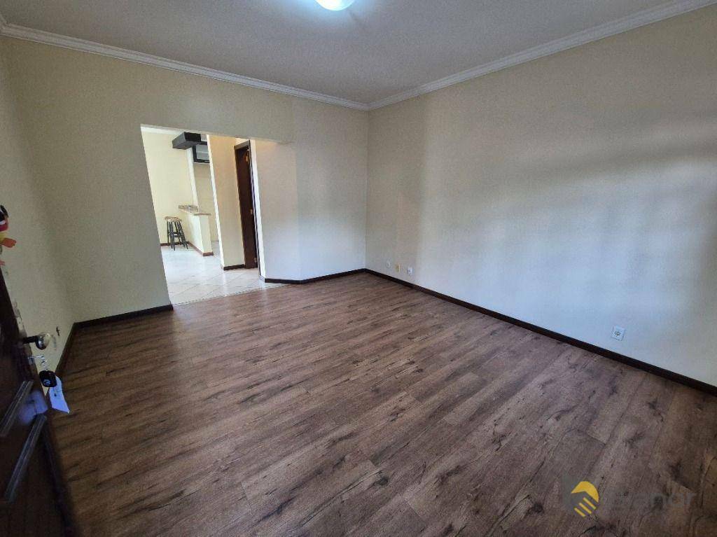 Casa à venda e aluguel com 3 quartos, 208m² - Foto 2