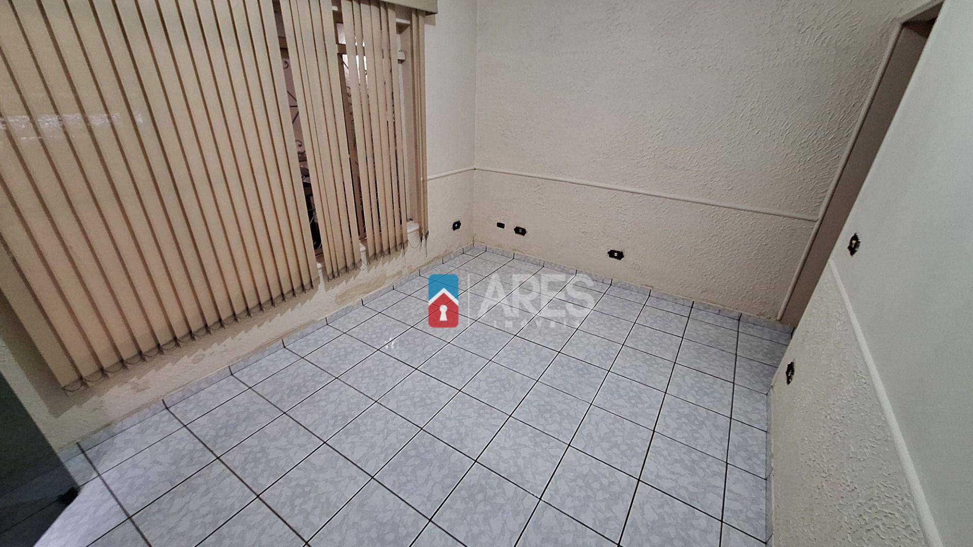 Casa para alugar com 2 quartos, 140m² - Foto 4