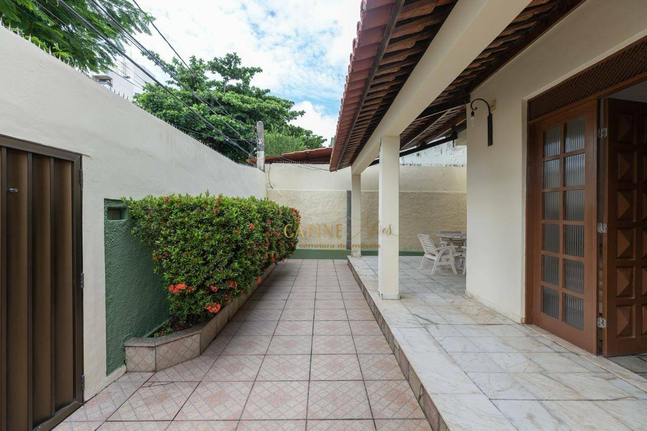 Casa à venda com 5 quartos, 270m² - Foto 9