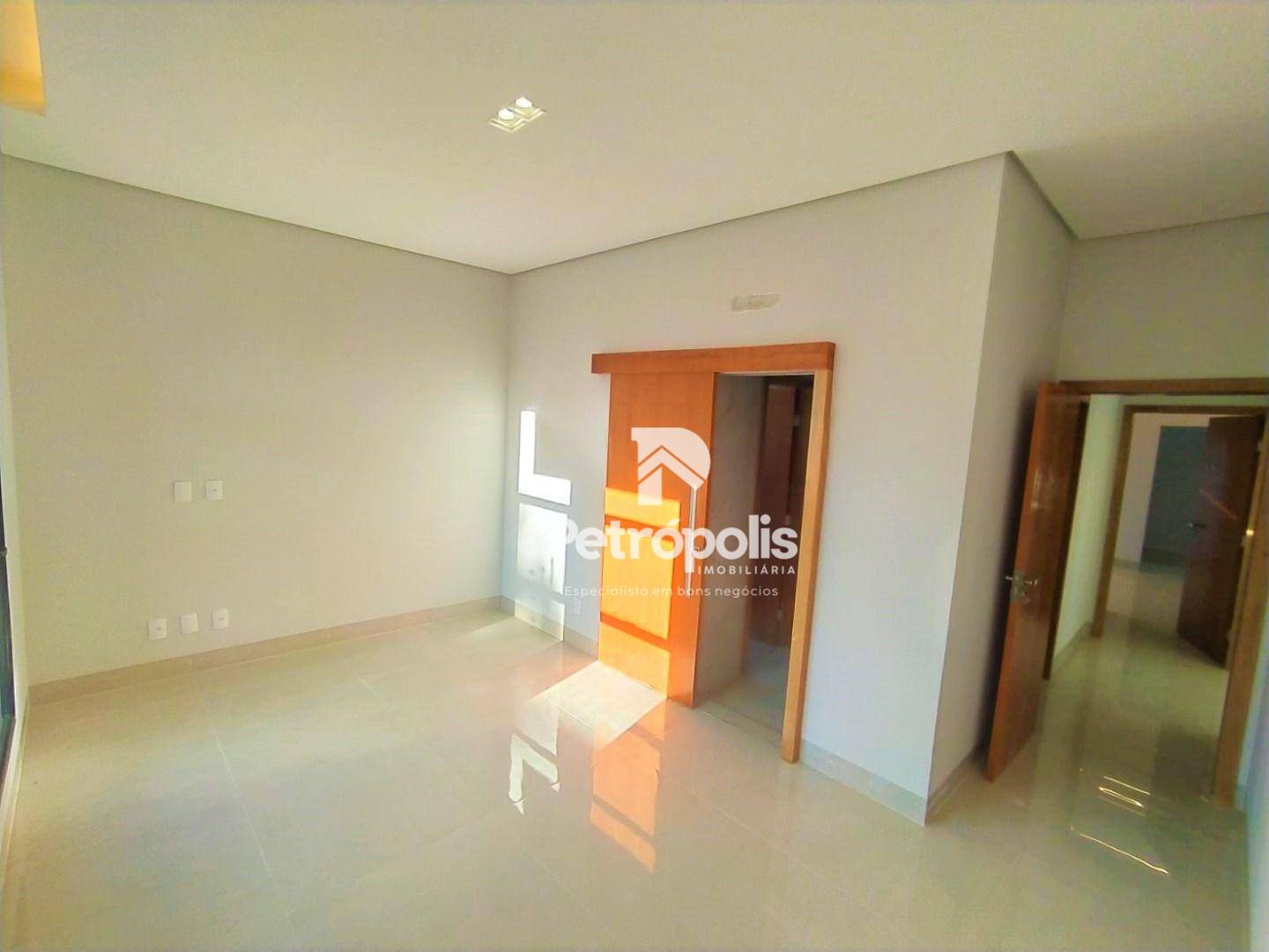 Casa à venda com 3 quartos, 200m² - Foto 7