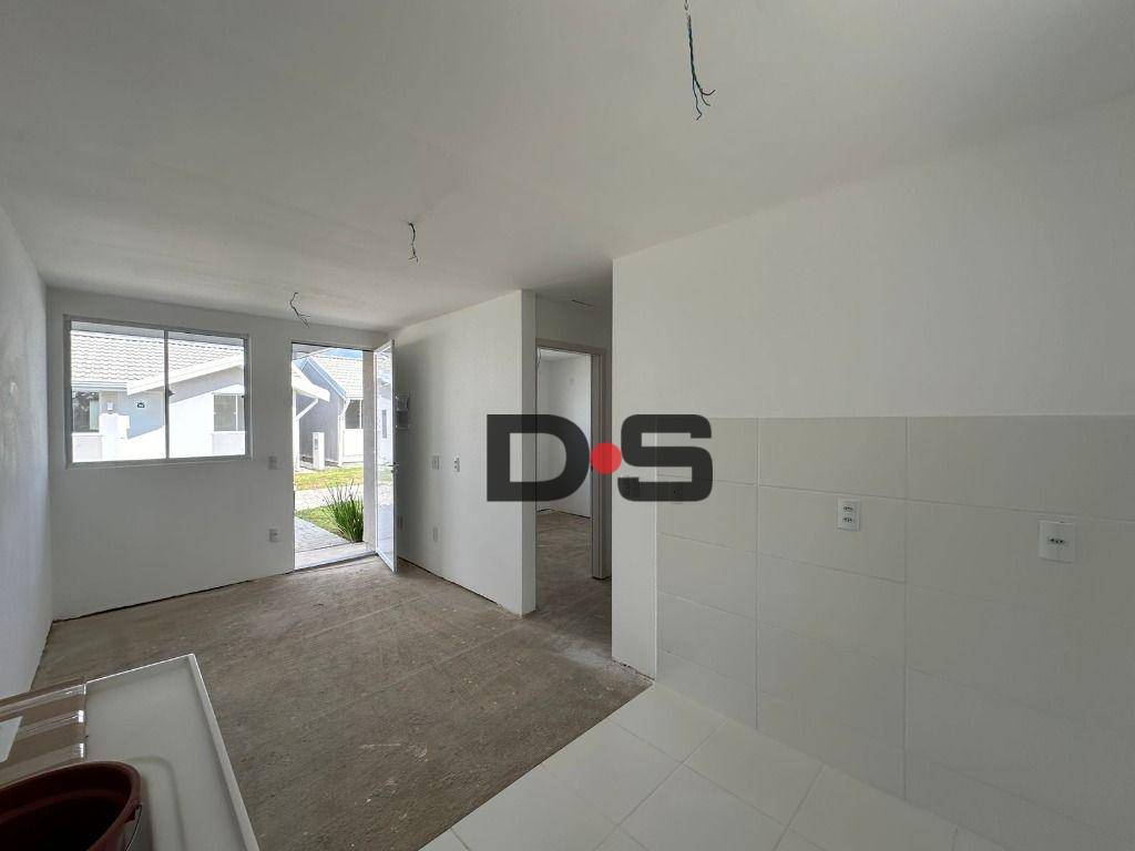 Casa à venda com 2 quartos, 43m² - Foto 4