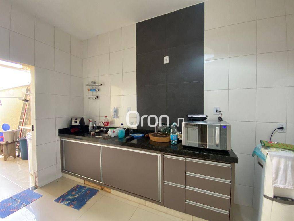 Casa à venda com 3 quartos, 158m² - Foto 3