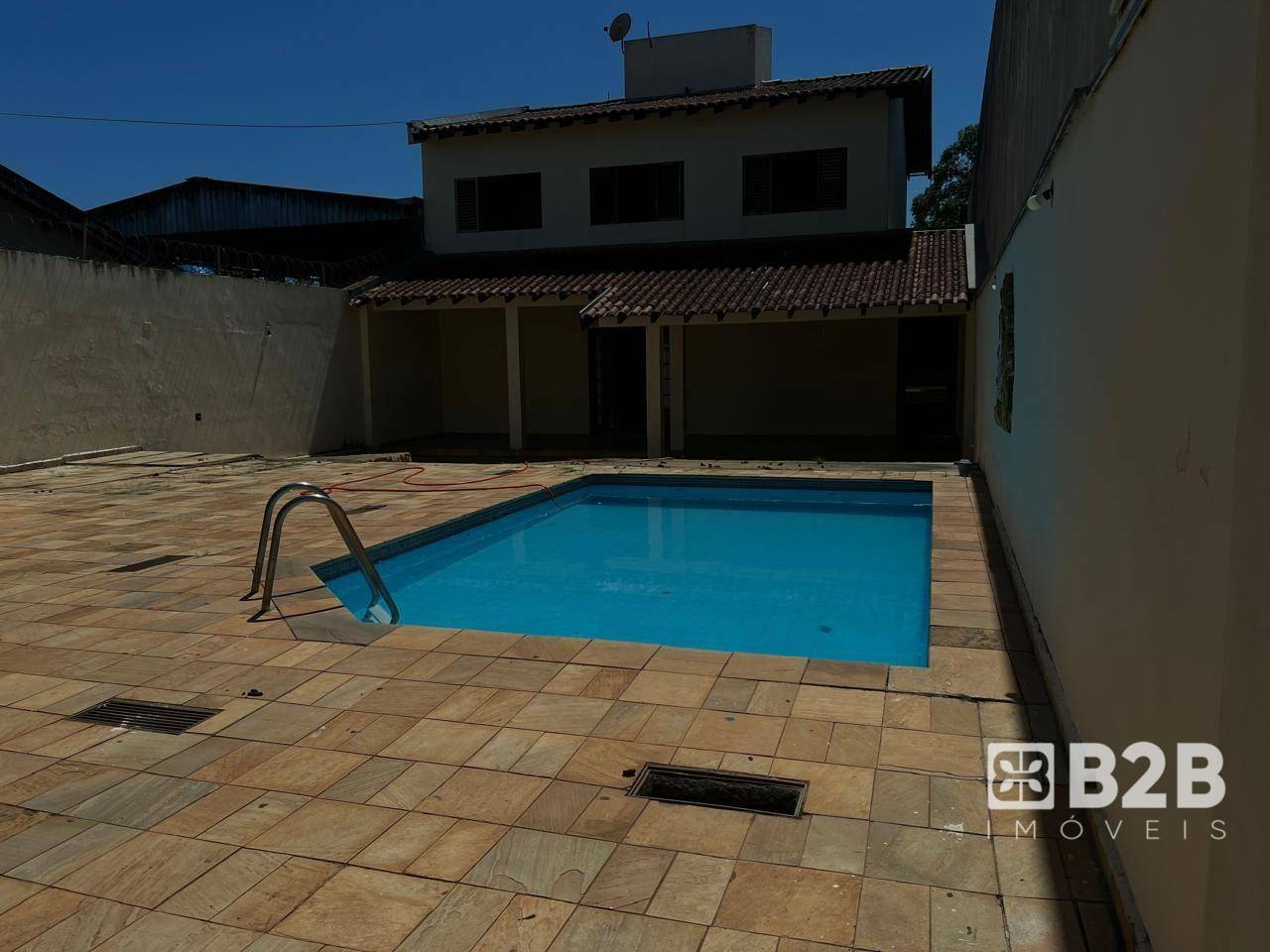 Casa para alugar com 6 quartos, 416m² - Foto 6