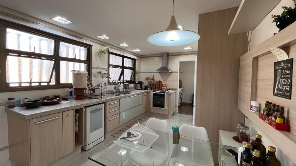 Apartamento à venda com 3 quartos, 208m² - Foto 1