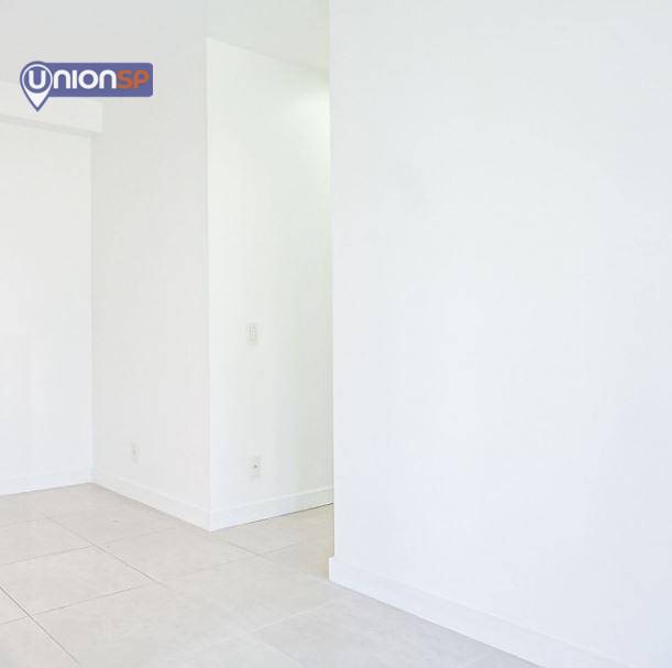 Apartamento à venda com 2 quartos, 70m² - Foto 4