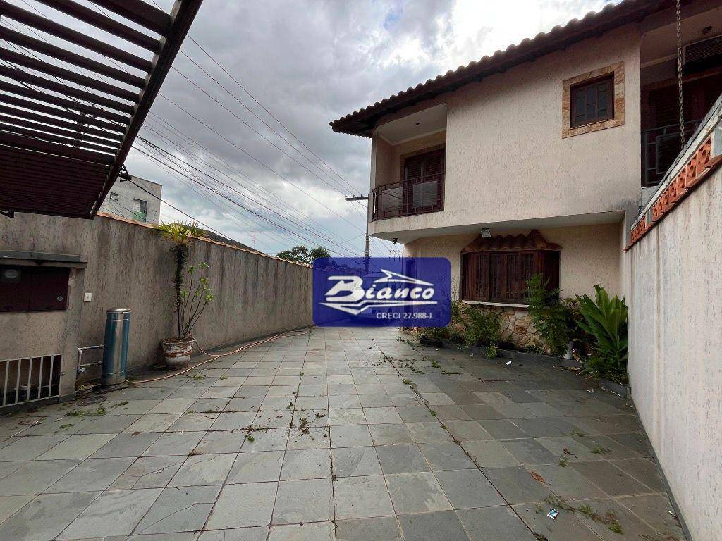 Sobrado à venda com 3 quartos, 110m² - Foto 1