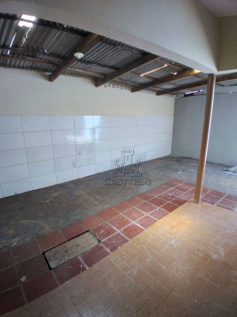 Casa à venda com 4 quartos, 111m² - Foto 2