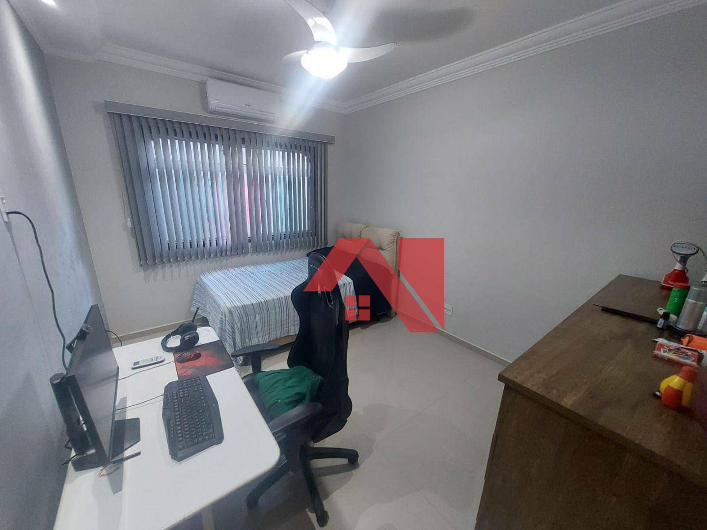 Casa à venda com 3 quartos, 211m² - Foto 11
